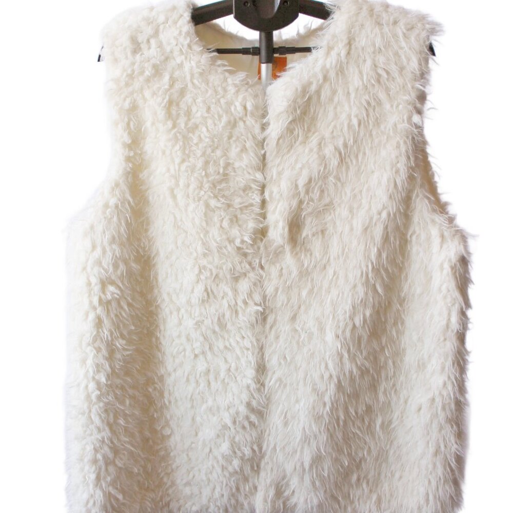XL Ruby Rd. 100% Polyester faux fur vest.  White